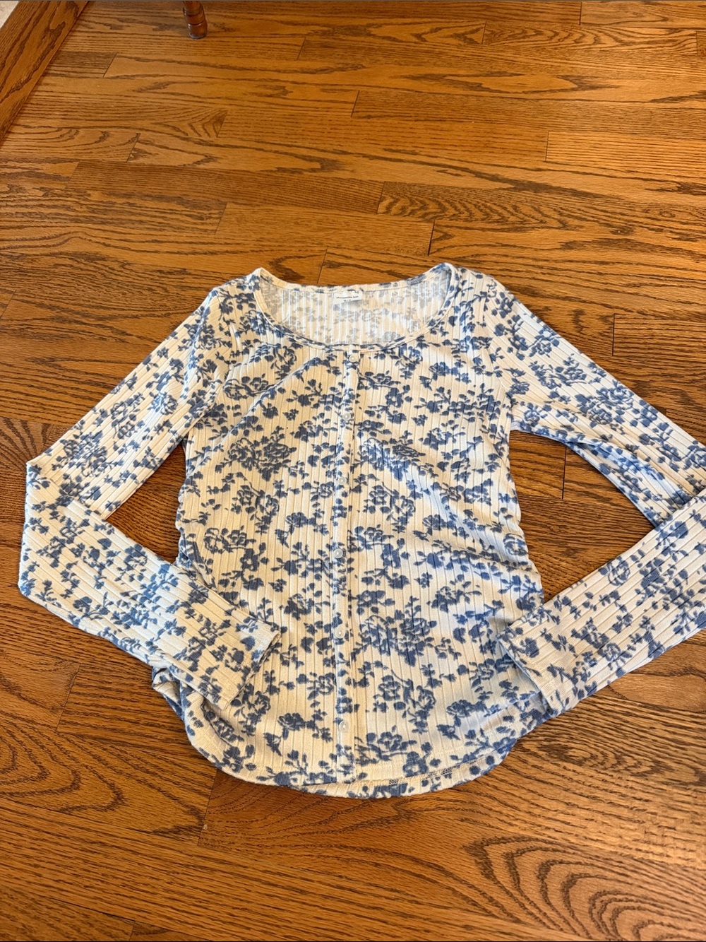 Abercrombie Kids Girls' Blue Floral Ribbed Long Sleeve Top size 15/16